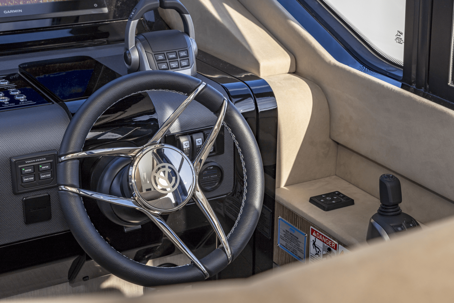 2026 Cruisers Yachts 57 Fly Image Thumbnail #20