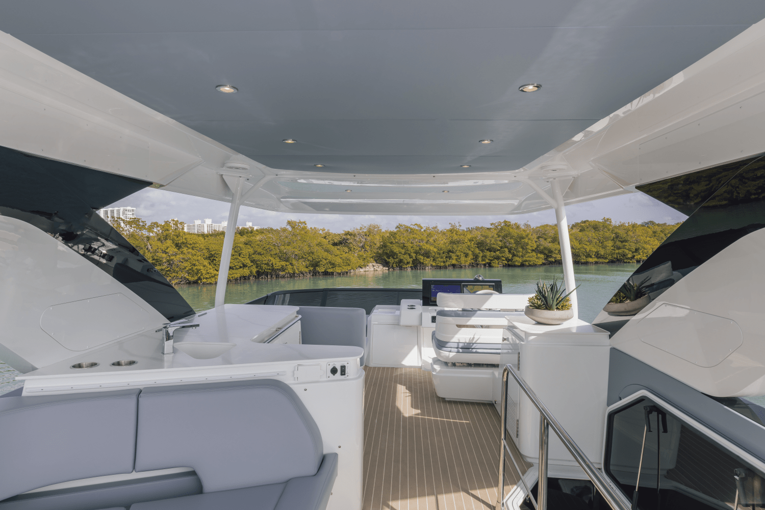 2026 Cruisers Yachts 57 Fly Image Thumbnail #13