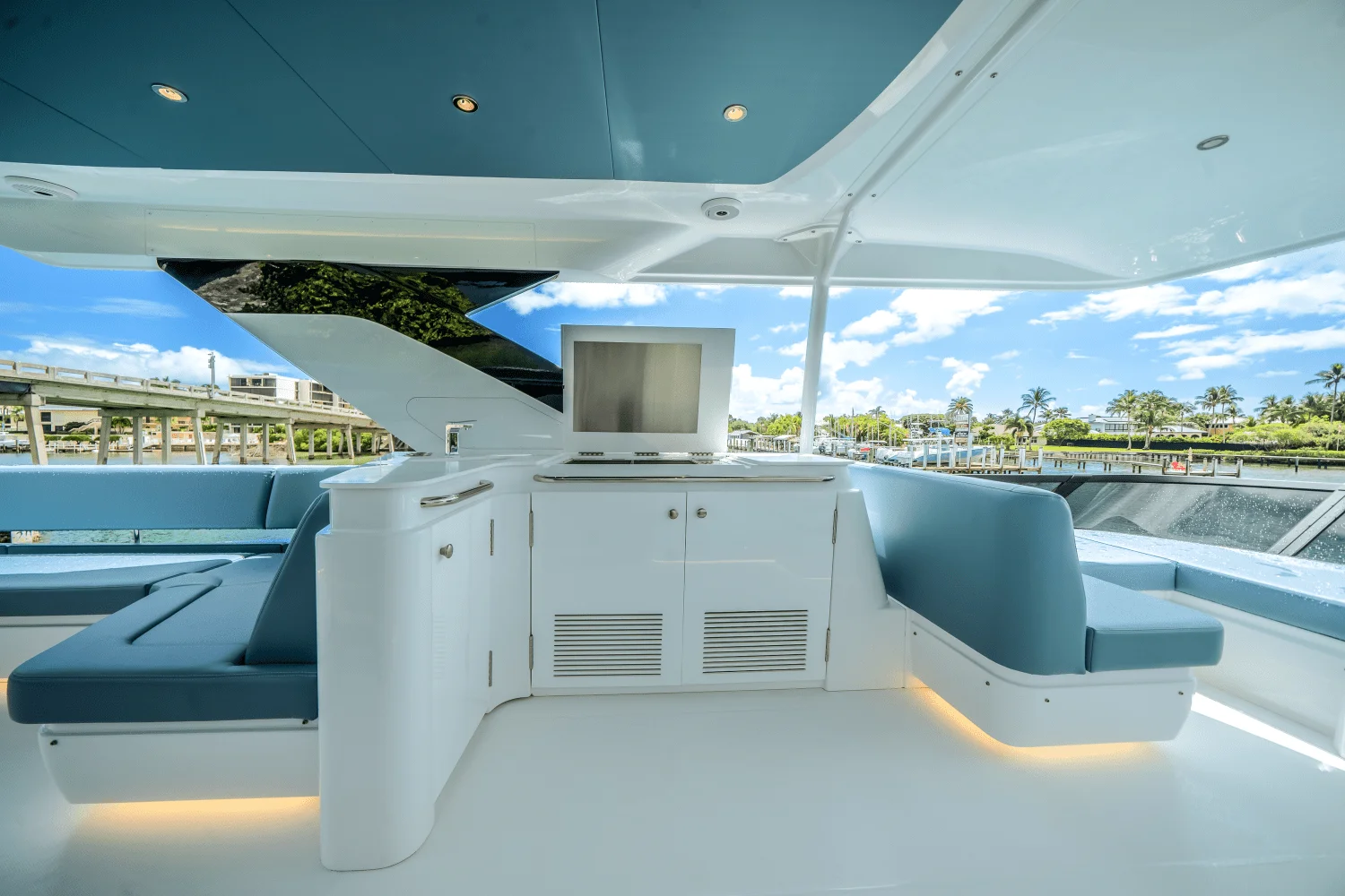 2026 Cruisers Yachts 57 Fly Image Thumbnail #71