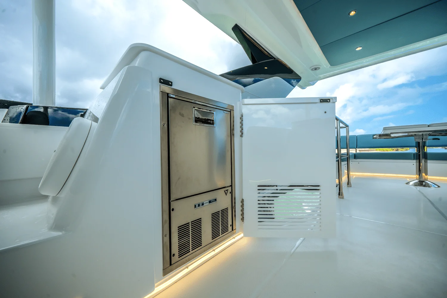 2026 Cruisers Yachts
                                                             57 Fly Image Thumbnail #78