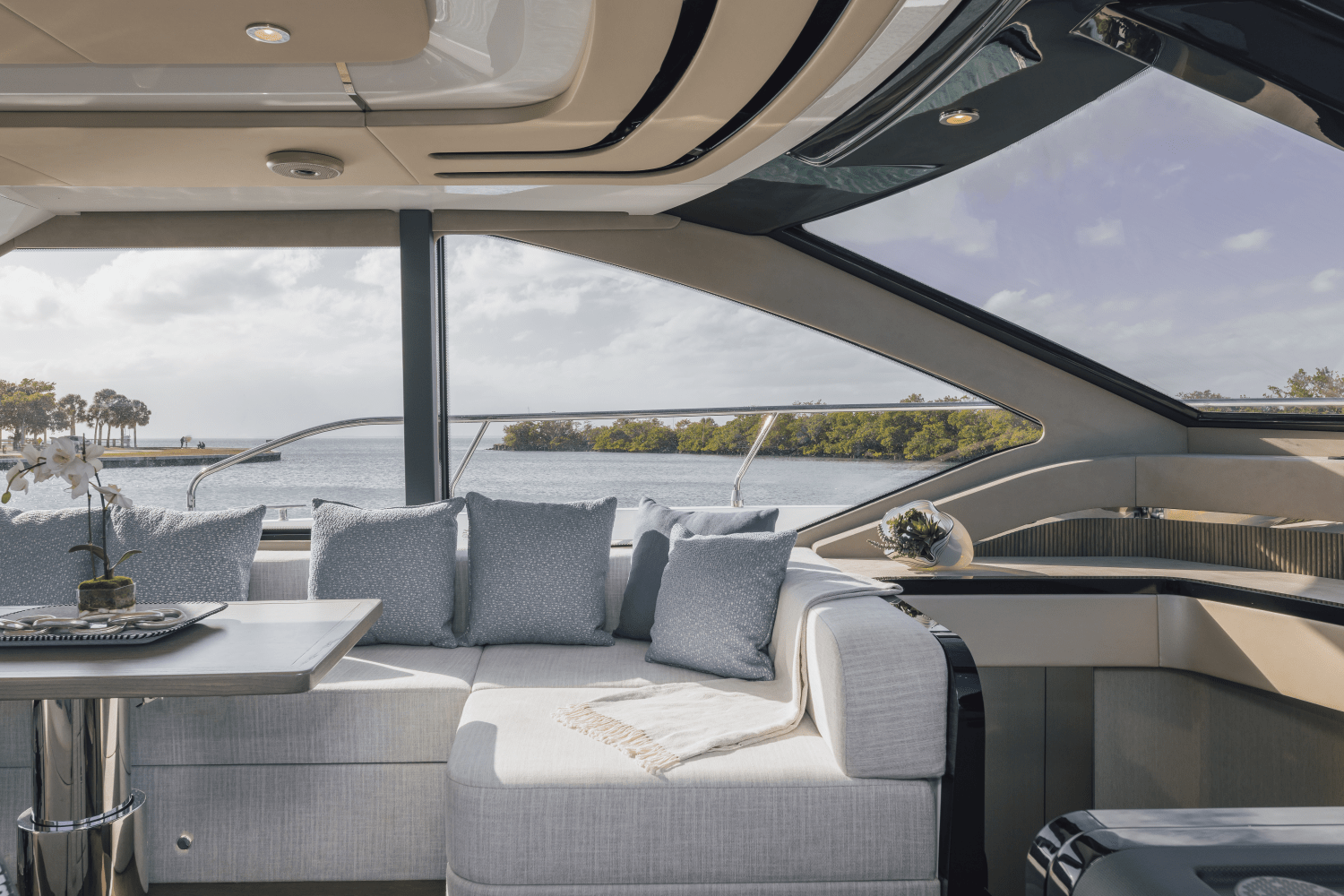 2026 Cruisers Yachts 57 Fly Image Thumbnail #27