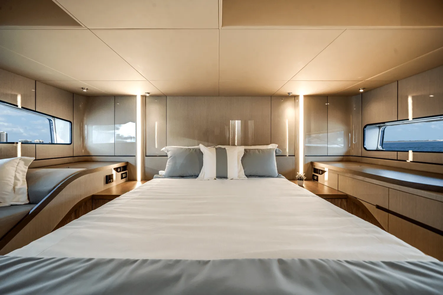 2026 Cruisers Yachts 57 Fly Image Thumbnail #37