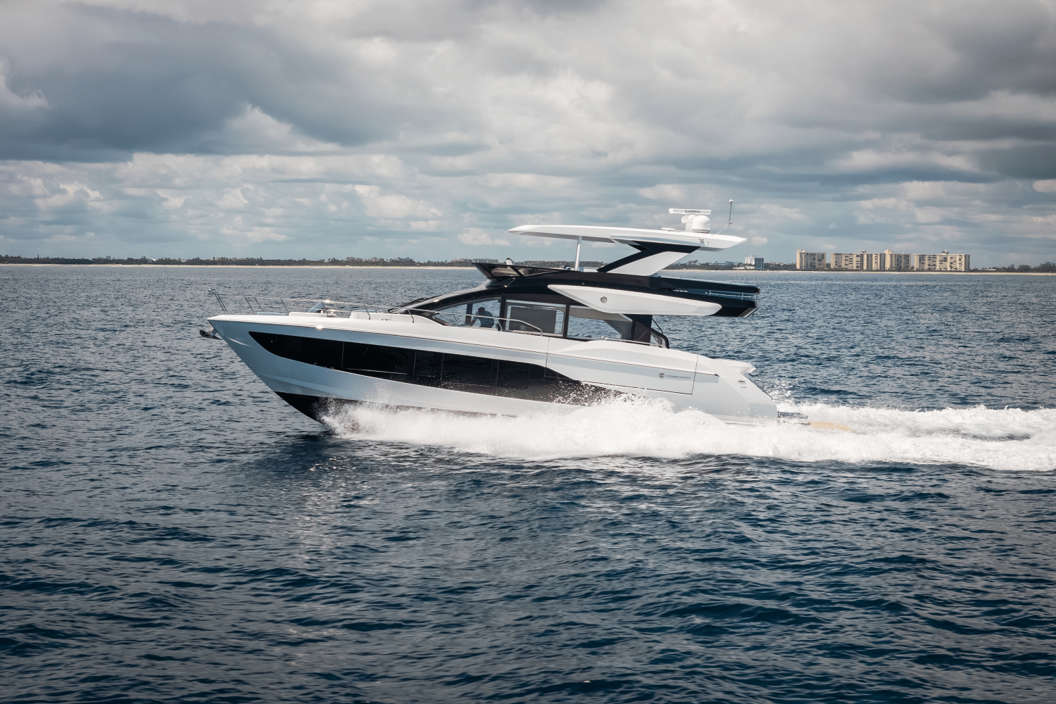 Thumbnail 4 for 2026 Cruisers Yachts 57 Fly