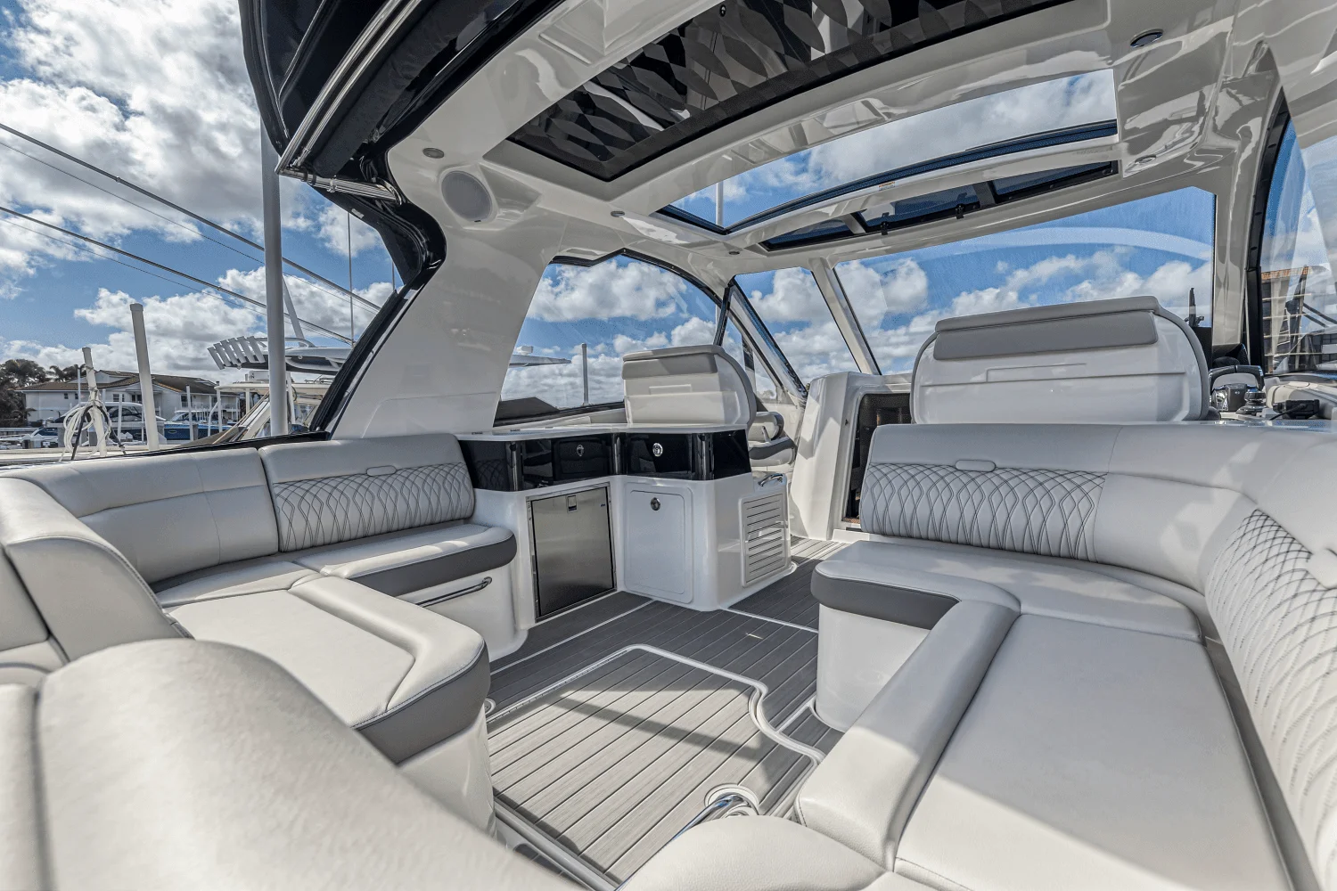 2022 Sea Ray 370 SUNDANCER OUTBOARD Image Thumbnail #54