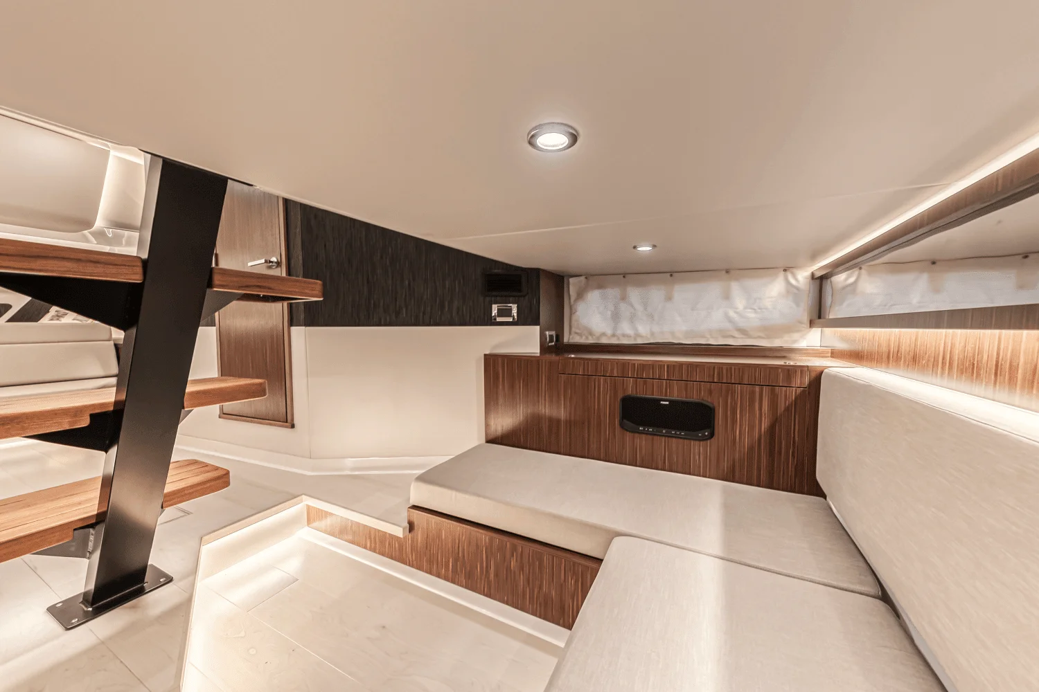 2022 Sea Ray 370 SUNDANCER OUTBOARD Image Thumbnail #23