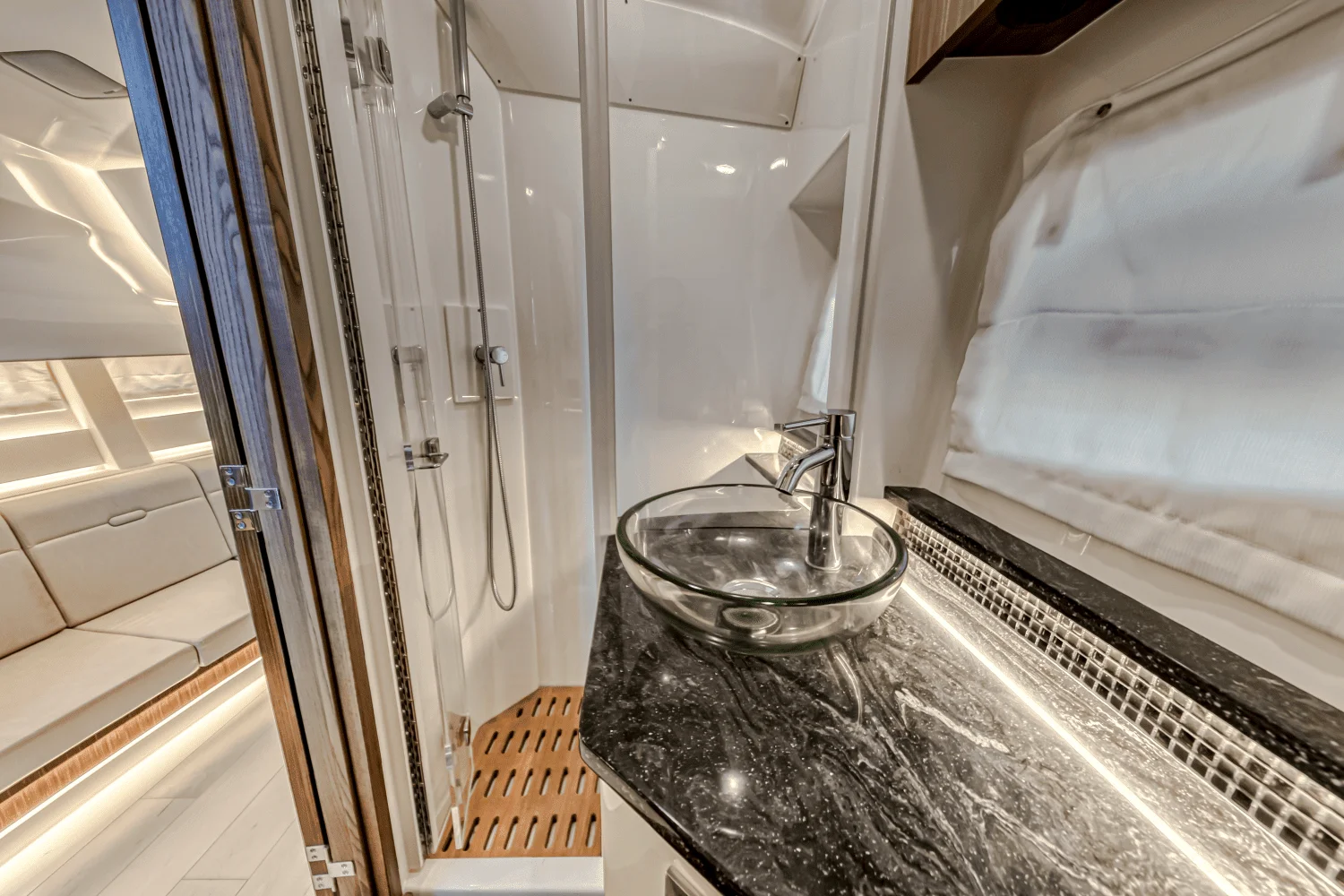 2022 Sea Ray 370 SUNDANCER OUTBOARD Image Thumbnail #38