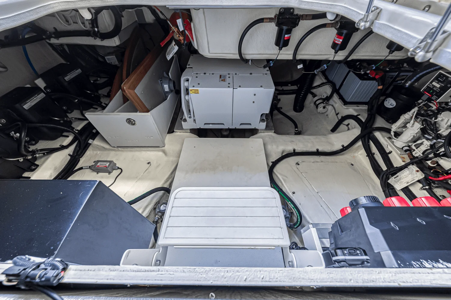 2022 Sea Ray 370 SUNDANCER OUTBOARD Image Thumbnail #74