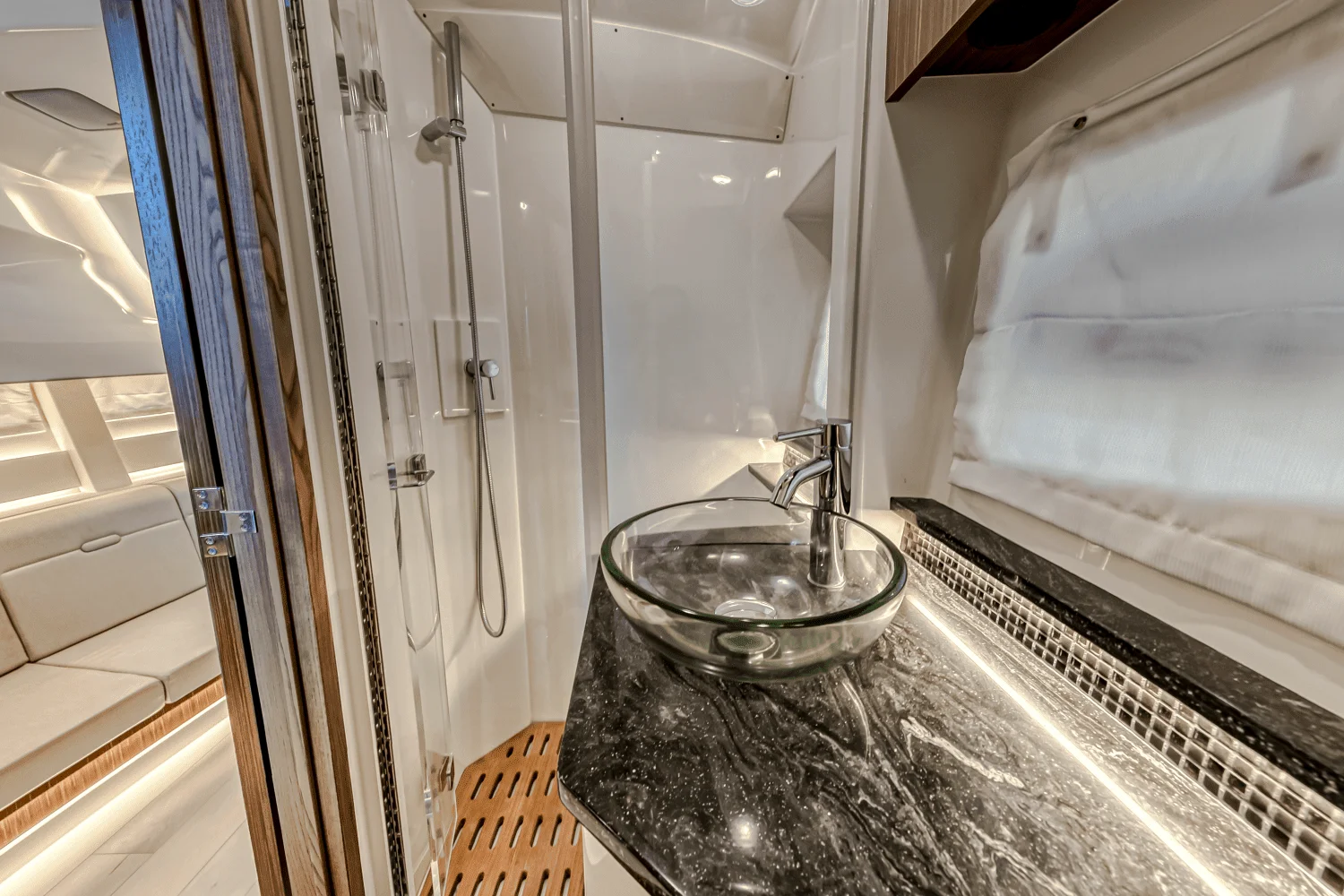 2022 Sea Ray 370 SUNDANCER OUTBOARD Image Thumbnail #36