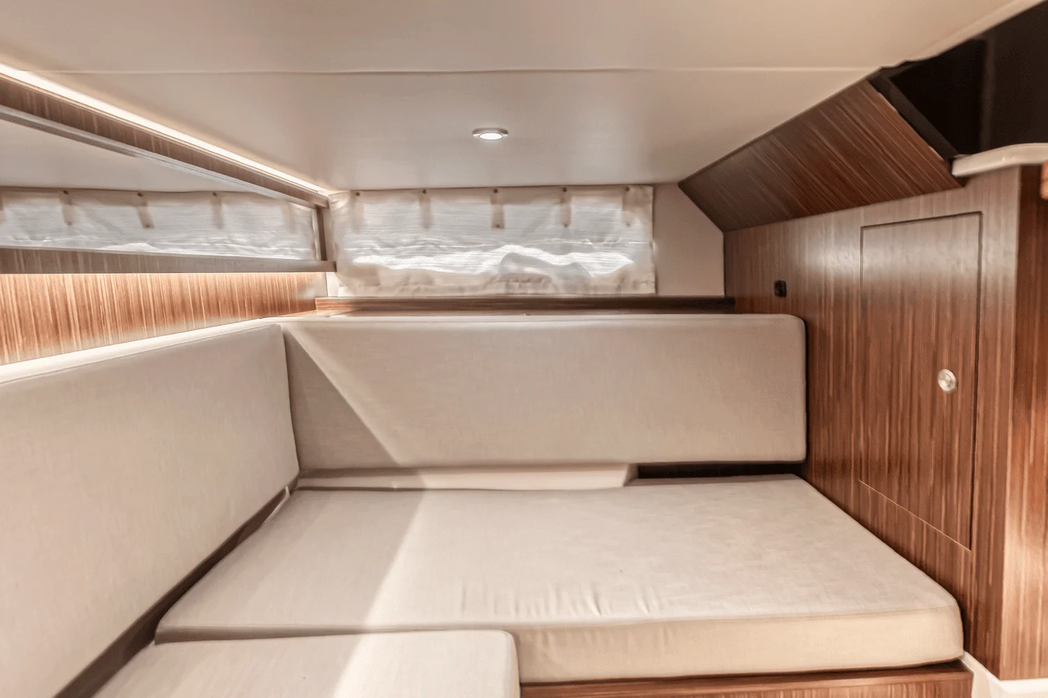 2022 Sea Ray 370 SUNDANCER OUTBOARD Image Thumbnail #29