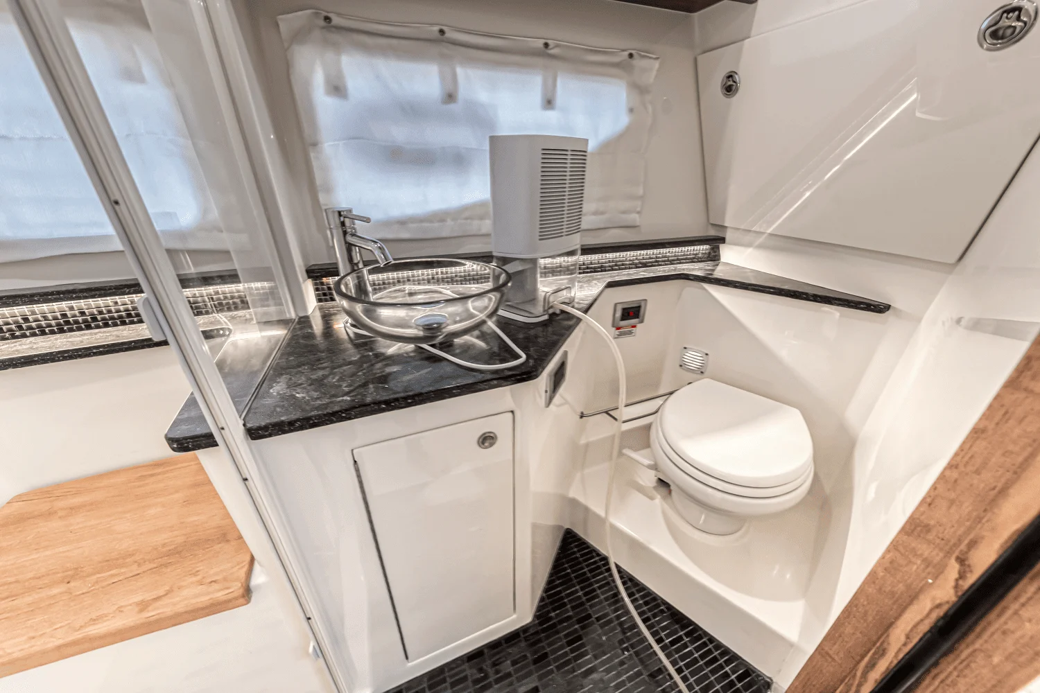 2022 Sea Ray 370 SUNDANCER OUTBOARD Image Thumbnail #37