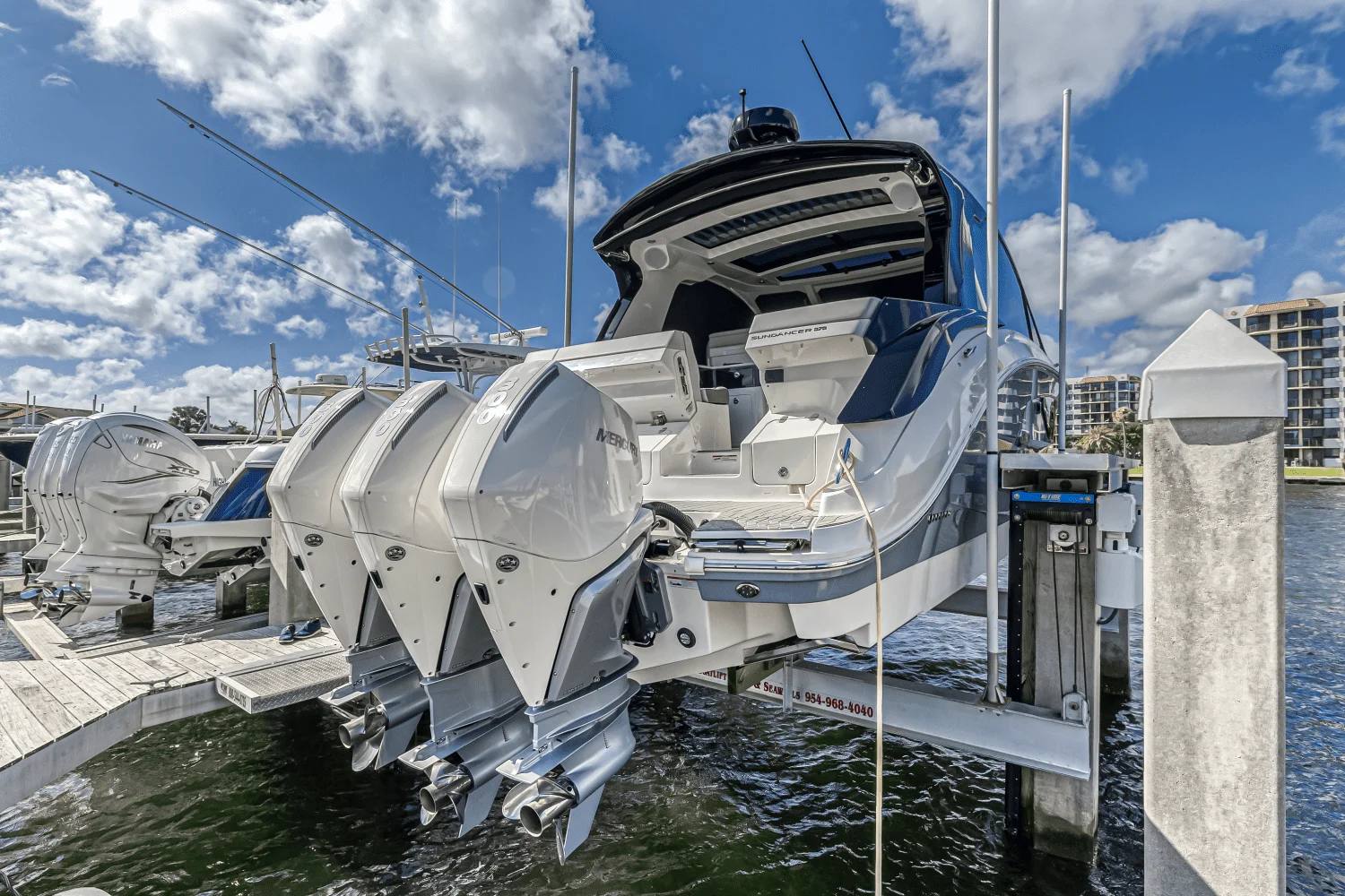 2022 Sea Ray 370 SUNDANCER OUTBOARD Image Thumbnail #2