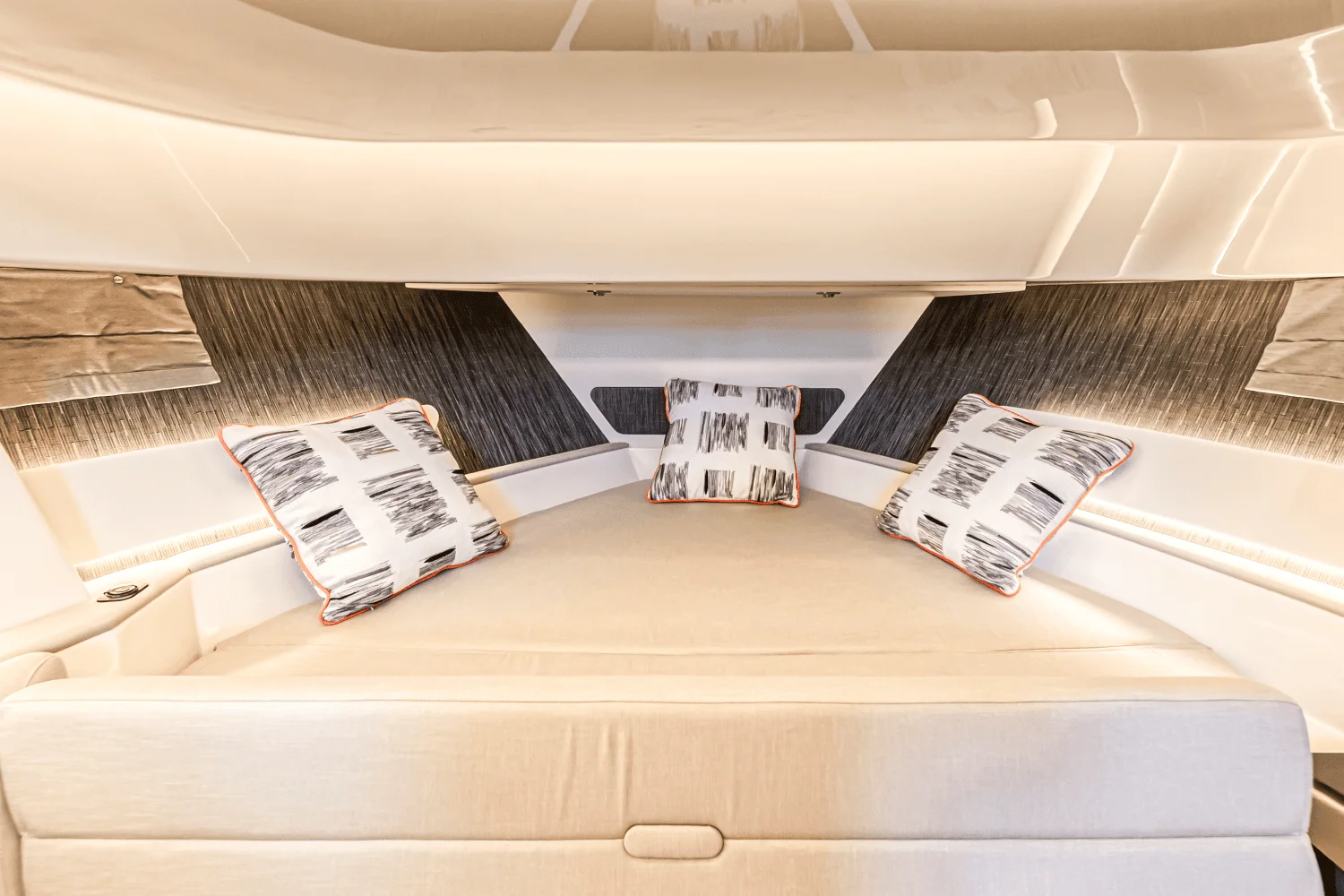 2022 Sea Ray 370 SUNDANCER OUTBOARD Image Thumbnail #27