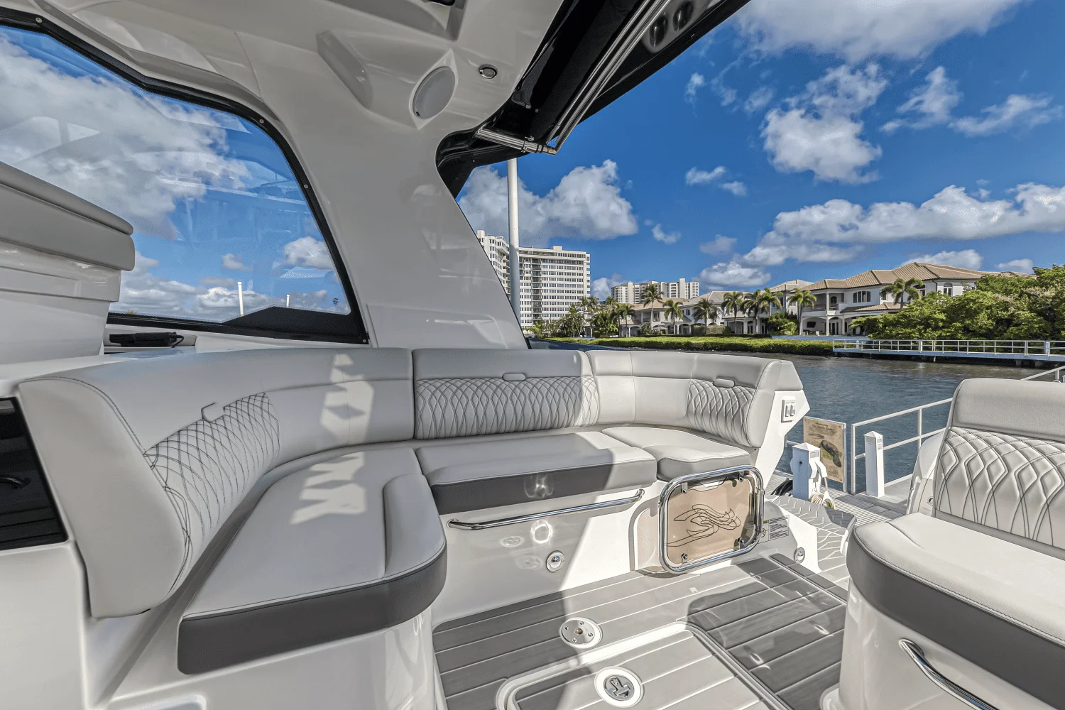 2022 Sea Ray 370 SUNDANCER OUTBOARD Image Thumbnail #65