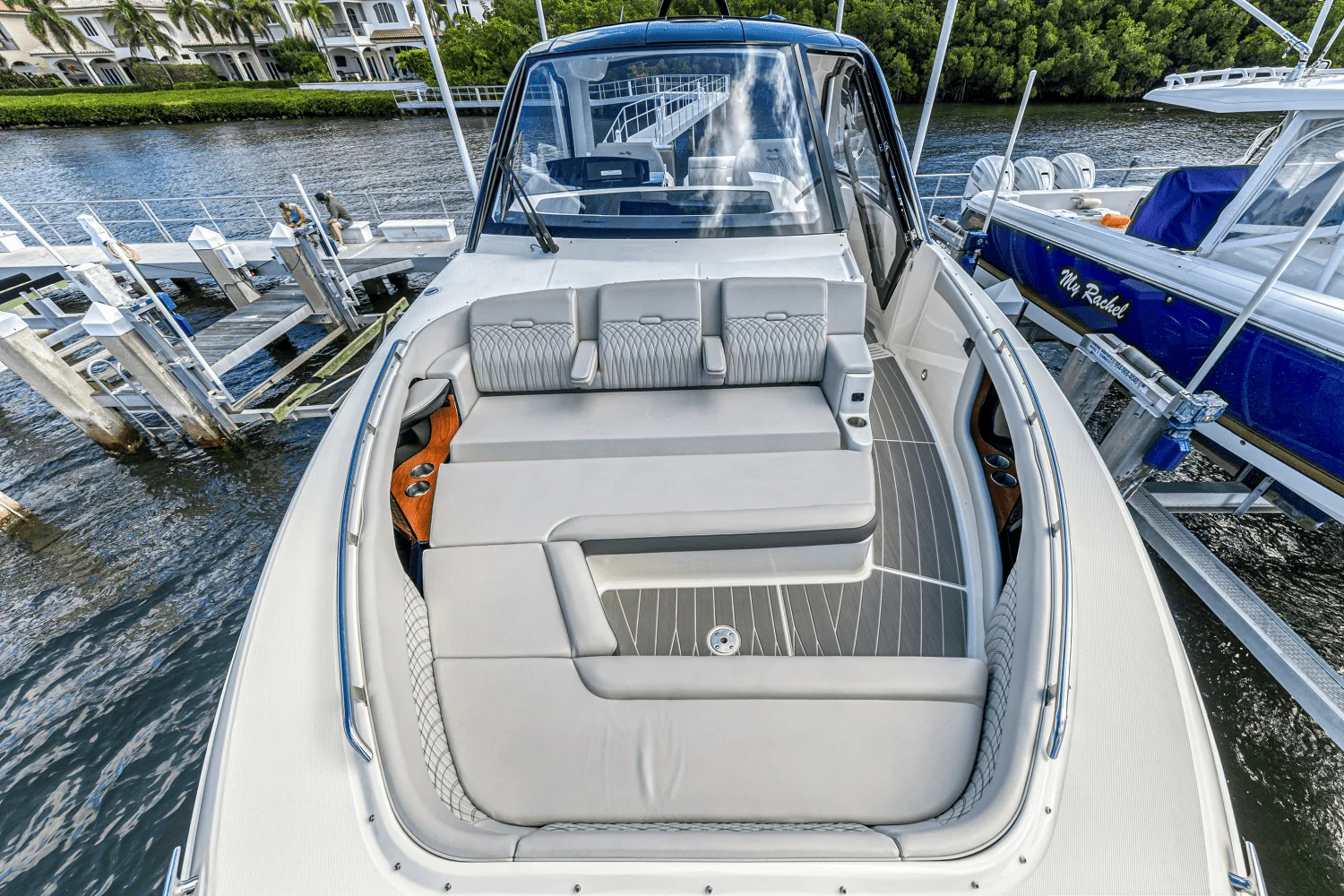 2022 Sea Ray 370 SUNDANCER OUTBOARD Image Thumbnail #16