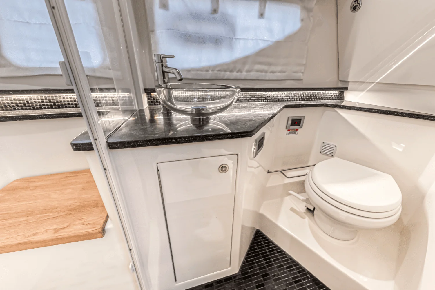 2022 Sea Ray 370 SUNDANCER OUTBOARD Image Thumbnail #40