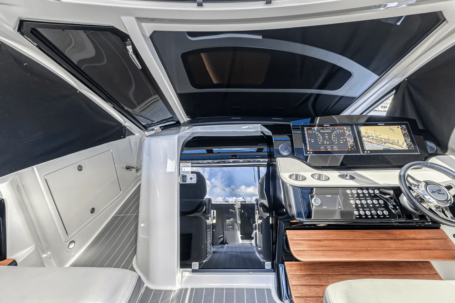 2022 Sea Ray 370 SUNDANCER OUTBOARD Image Thumbnail #18