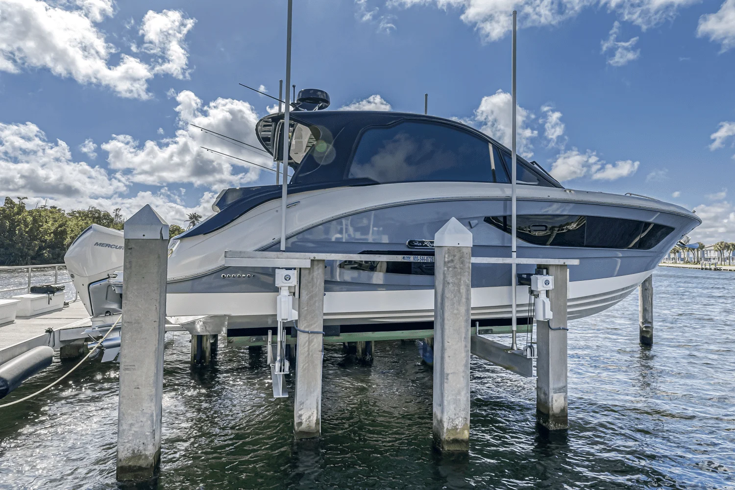 2022 Sea Ray 370 SUNDANCER OUTBOARD Image Thumbnail #0