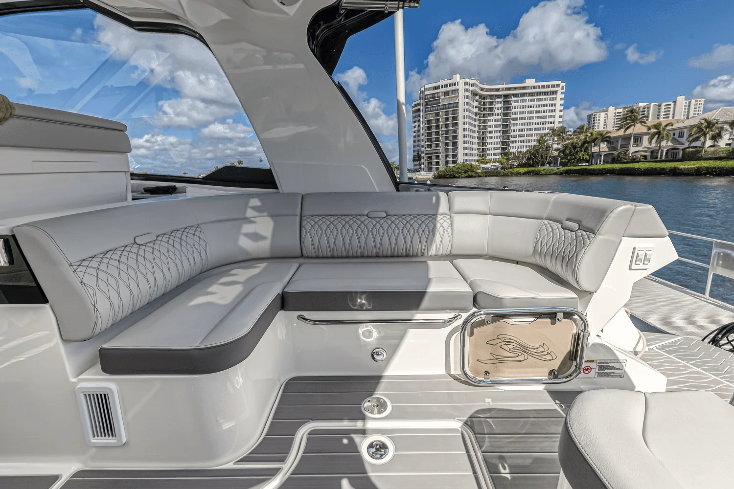 2022 Sea Ray 370 SUNDANCER OUTBOARD Image Thumbnail #64