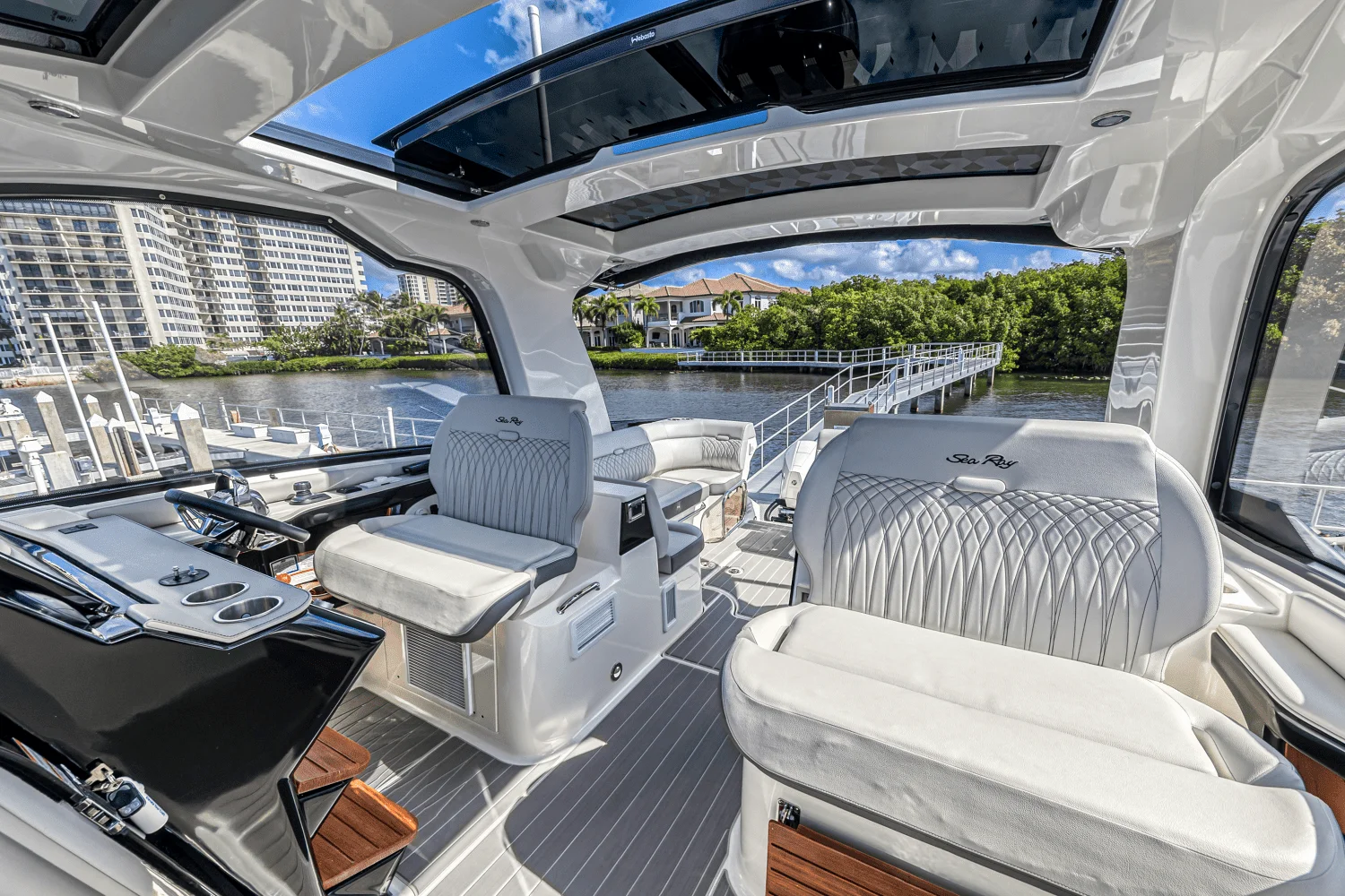 2022 Sea Ray 370 SUNDANCER OUTBOARD Image Thumbnail #6