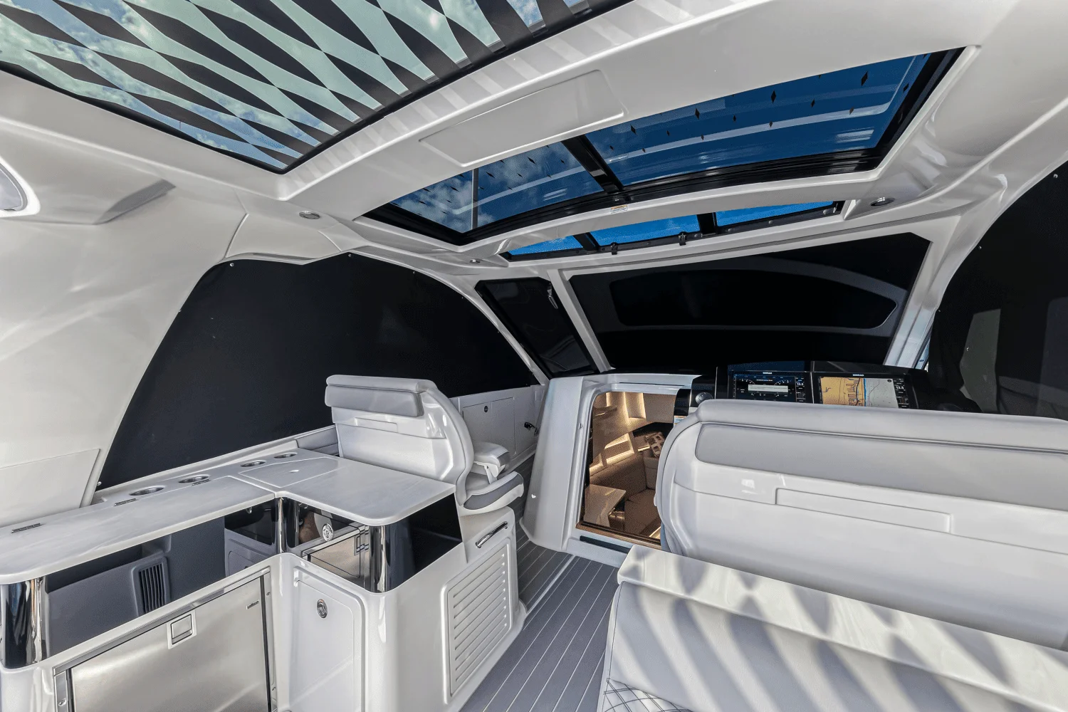 2022 Sea Ray 370 SUNDANCER OUTBOARD Image Thumbnail #48