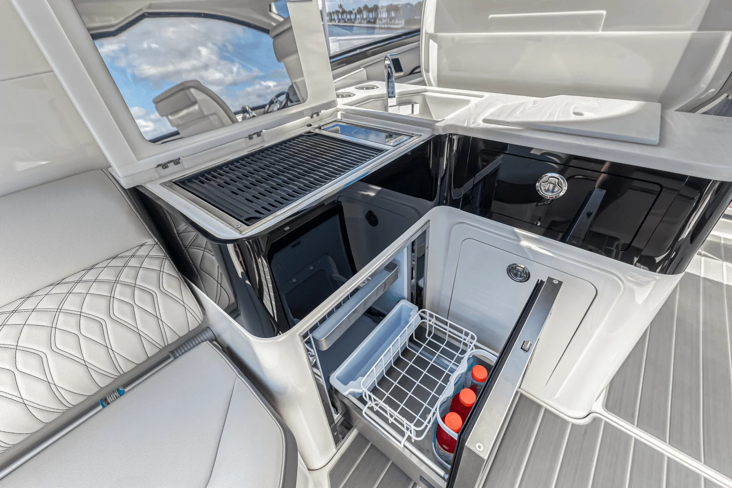 2022 Sea Ray 370 SUNDANCER OUTBOARD Image Thumbnail #56