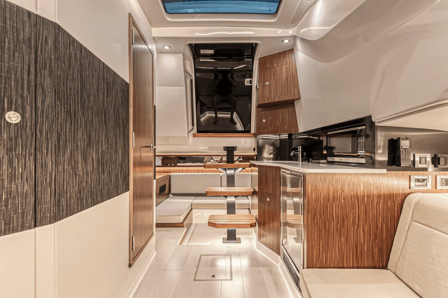 2022 Sea Ray 370 SUNDANCER OUTBOARD Image Thumbnail #26