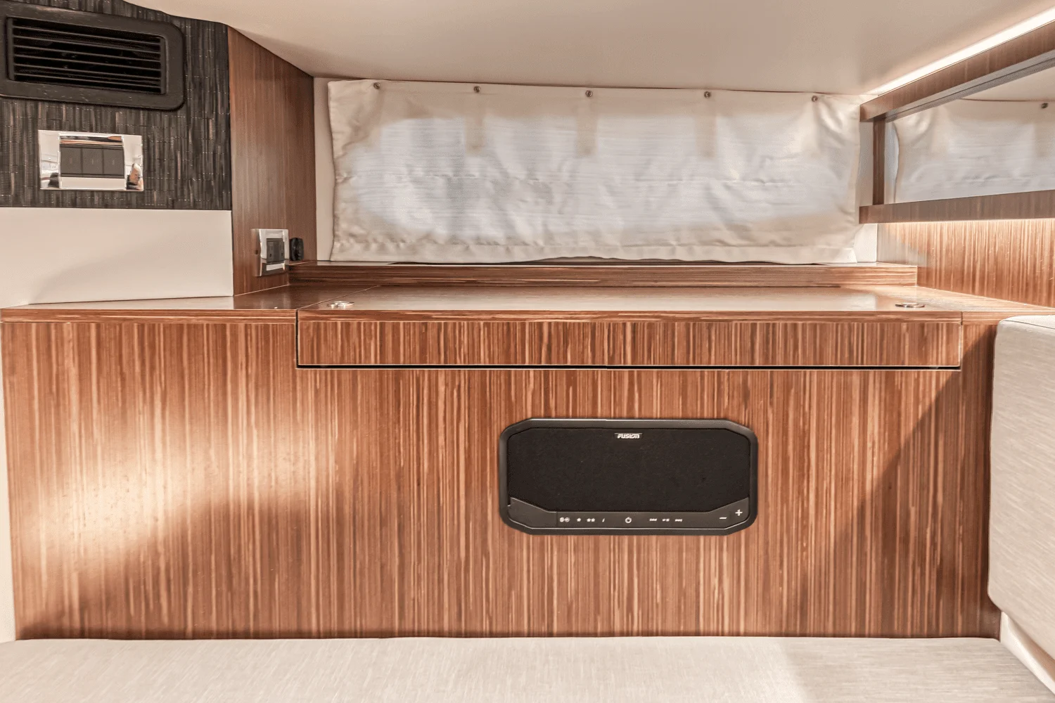 2022 Sea Ray 370 SUNDANCER OUTBOARD Image Thumbnail #41