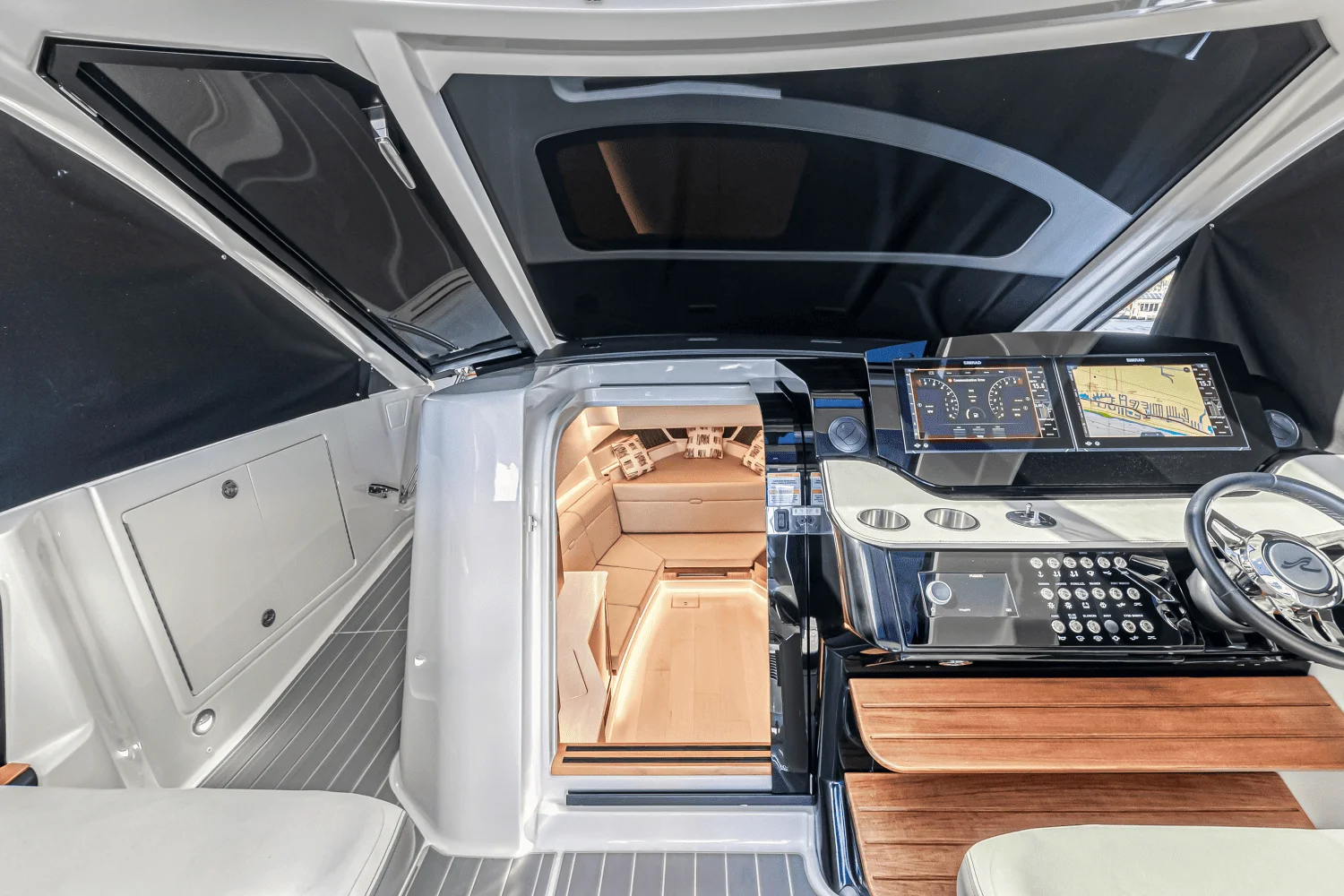 2022 Sea Ray 370 SUNDANCER OUTBOARD Image Thumbnail #19