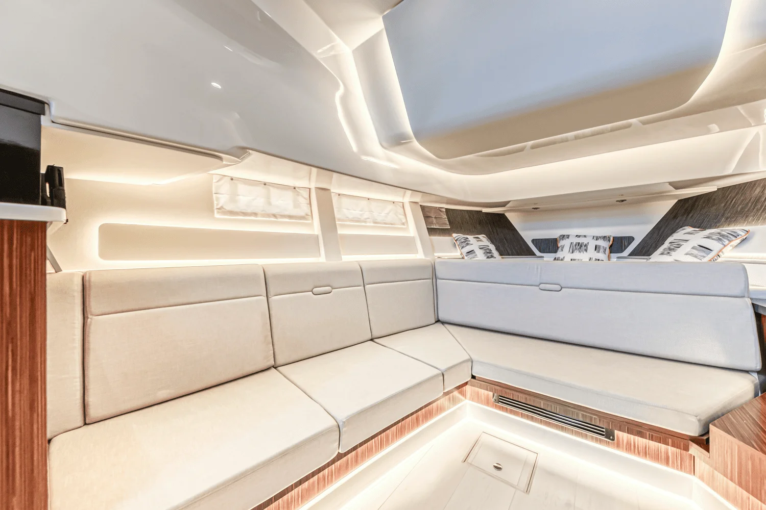 2022 Sea Ray 370 SUNDANCER OUTBOARD Image Thumbnail #43