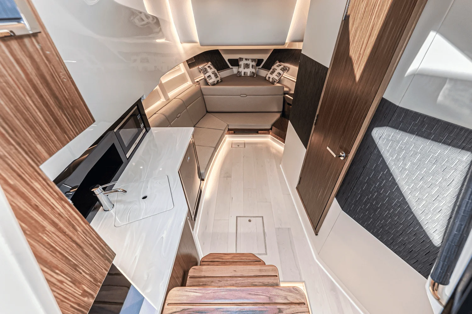 2022 Sea Ray 370 SUNDANCER OUTBOARD Image Thumbnail #20