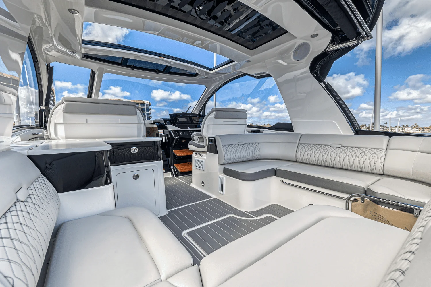 2022 Sea Ray 370 SUNDANCER OUTBOARD Image Thumbnail #57