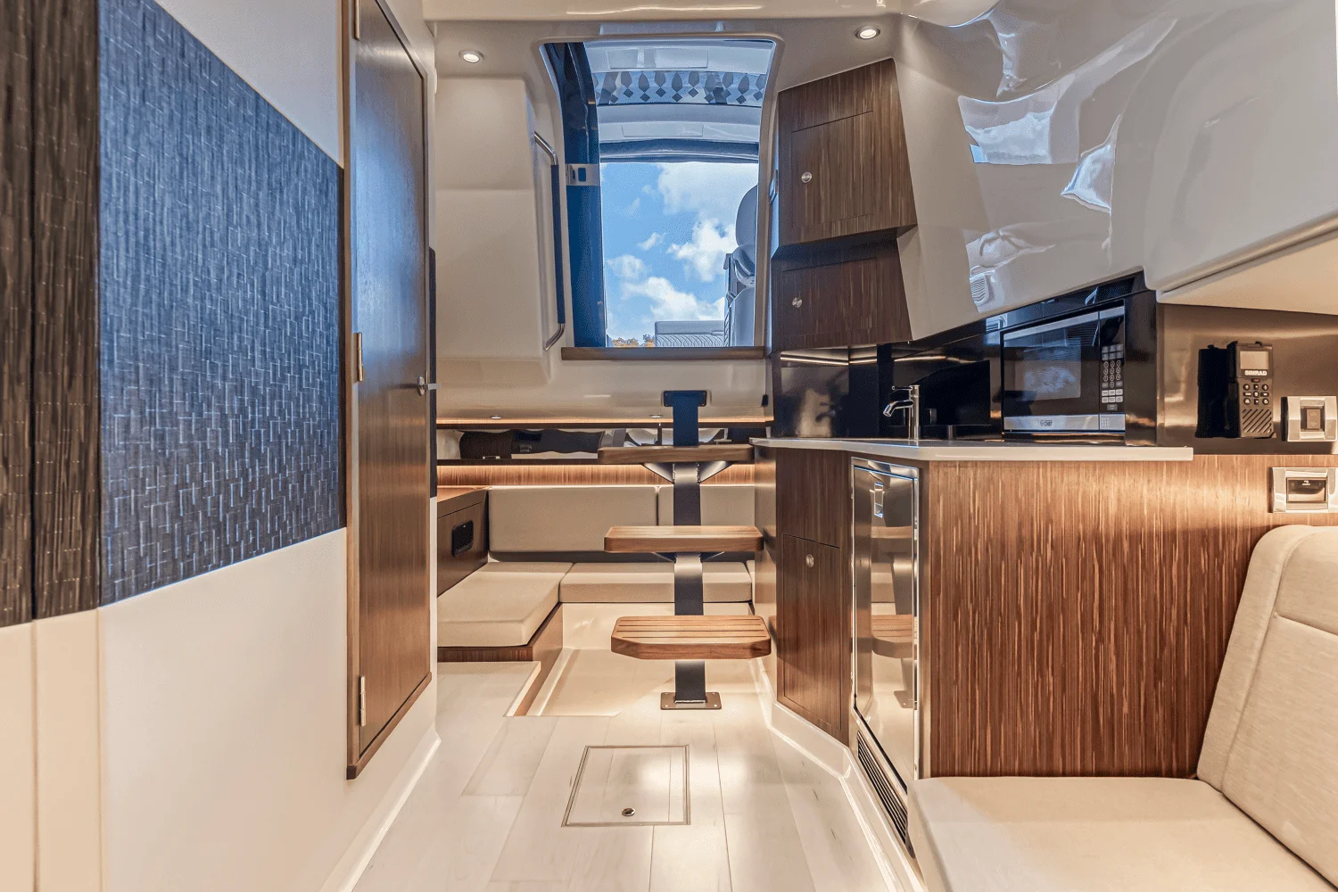 2022 Sea Ray 370 SUNDANCER OUTBOARD Image Thumbnail #35