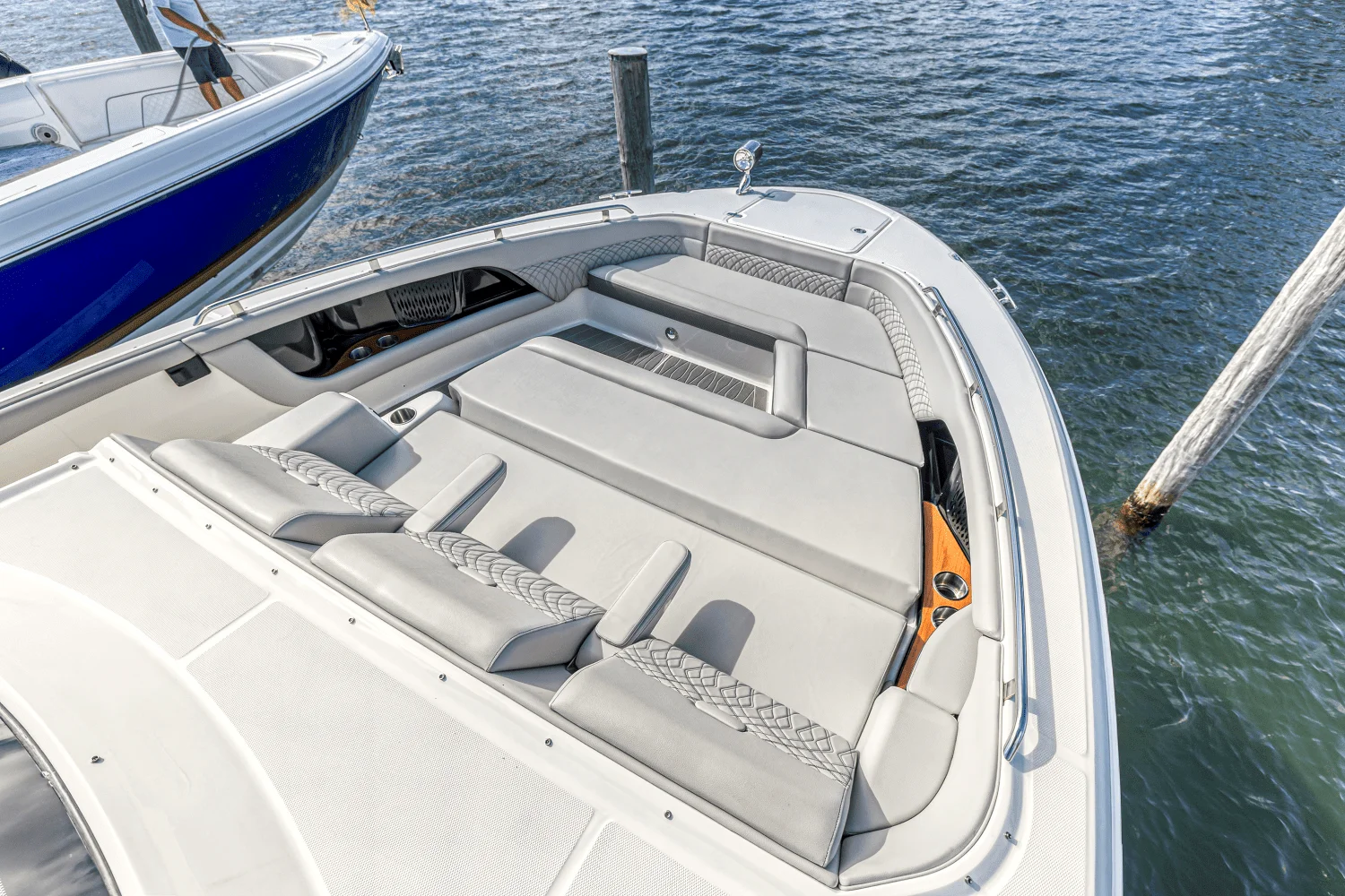2022 Sea Ray 370 SUNDANCER OUTBOARD Image Thumbnail #17