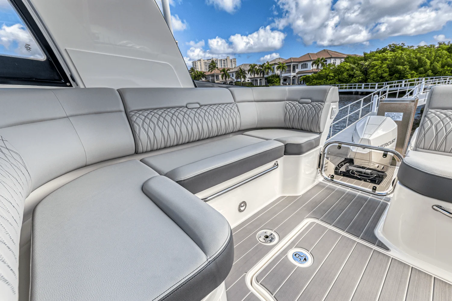 2022 Sea Ray 370 SUNDANCER OUTBOARD Image Thumbnail #8