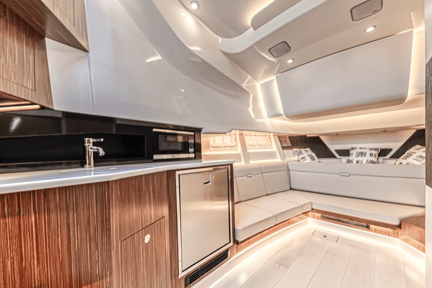 2022 Sea Ray 370 SUNDANCER OUTBOARD Image Thumbnail #33