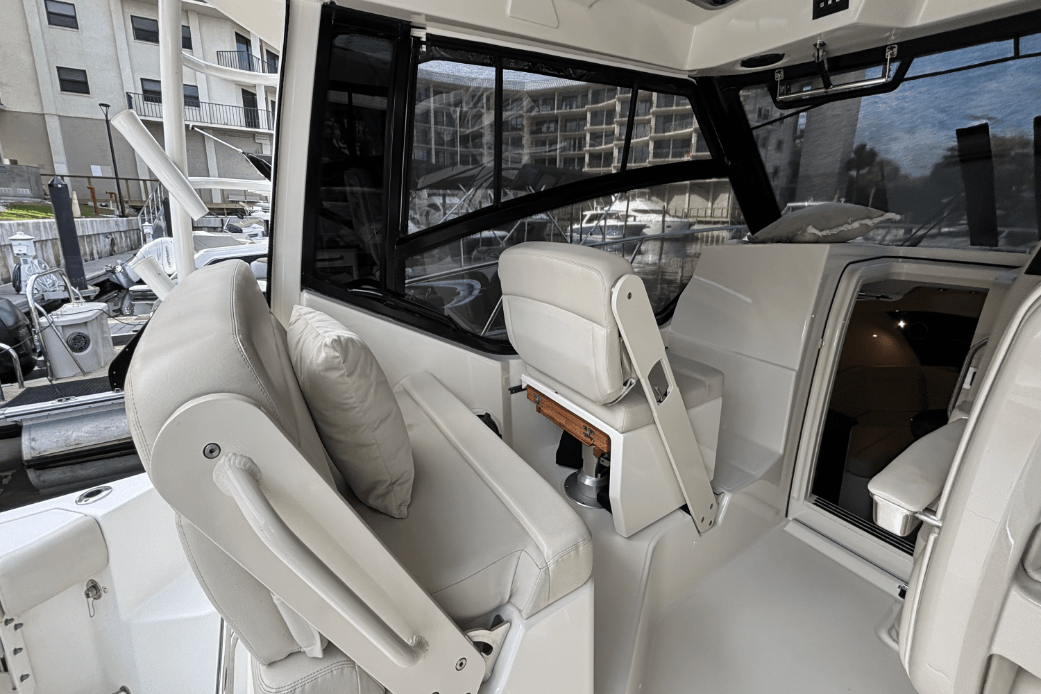 2020 Boston Whaler 325 CONQUEST Image Thumbnail #36