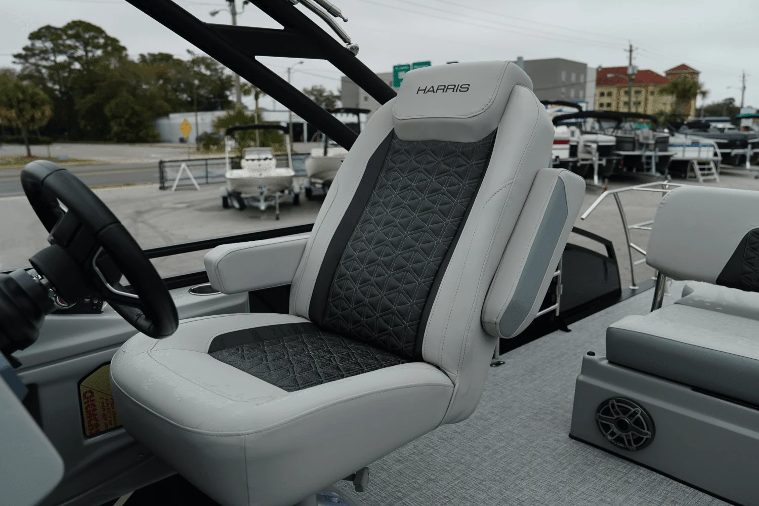 2025 Harris 230 Solstice Image Thumbnail #14