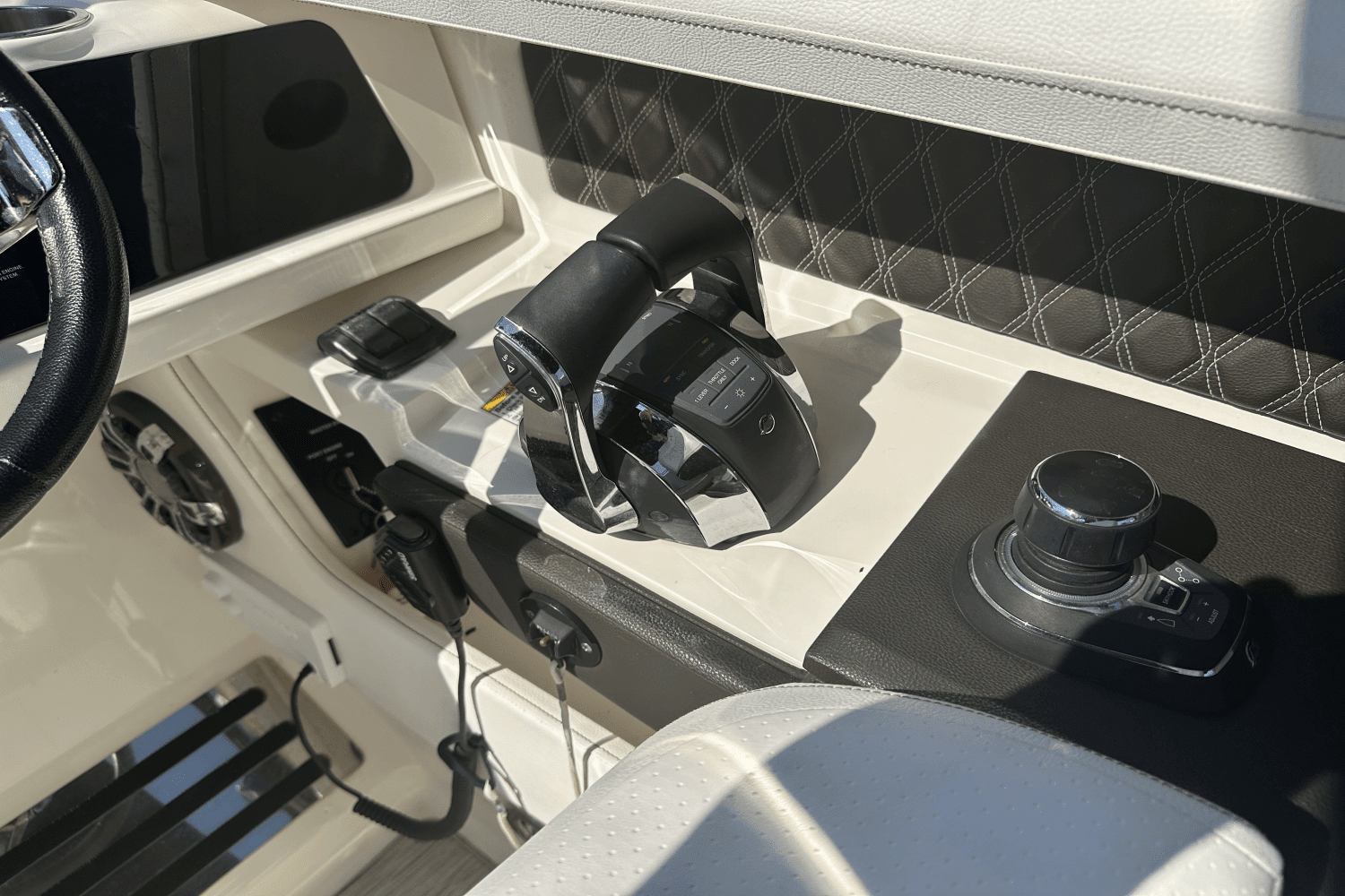 2019 Sea Ray 310 SLX-OB Image Thumbnail #22