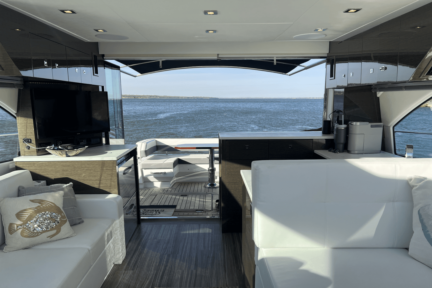 2020 Cruisers Yachts 50 CANTIUS Image Thumbnail #30