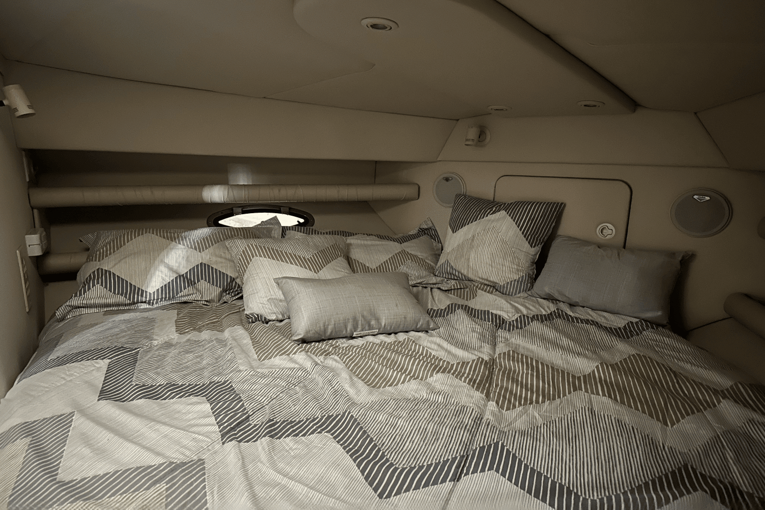 1997 Cruisers Yachts
                                                             3950 AC Image Thumbnail #39