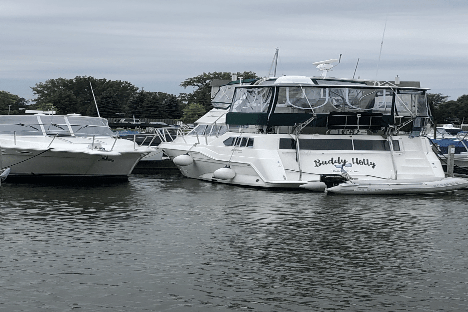 1997 Cruisers Yachts
                                                             3950 AC Image Thumbnail #1