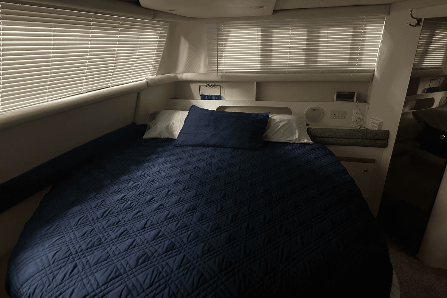 1997 Cruisers Yachts
                                                             3950 AC Image Thumbnail #36