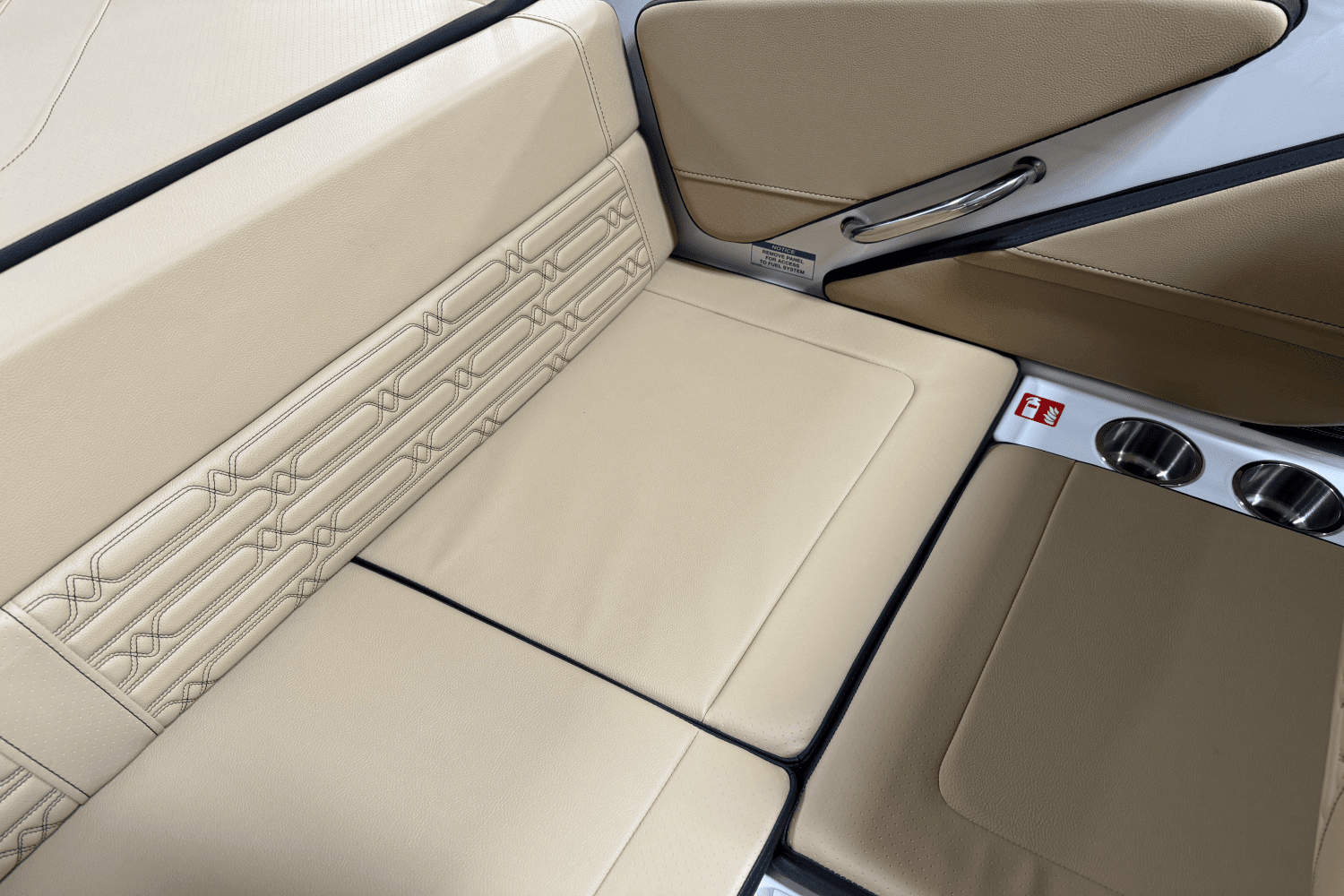 2025 Sea Ray SPX 190 Outboard Image Thumbnail #32