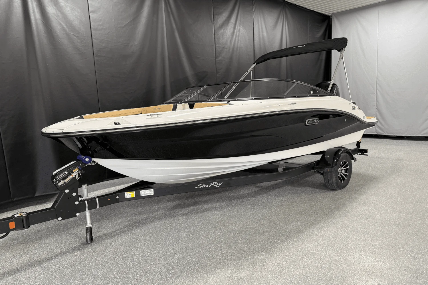 2025 Sea Ray SPX 190 Outboard Image Thumbnail #2