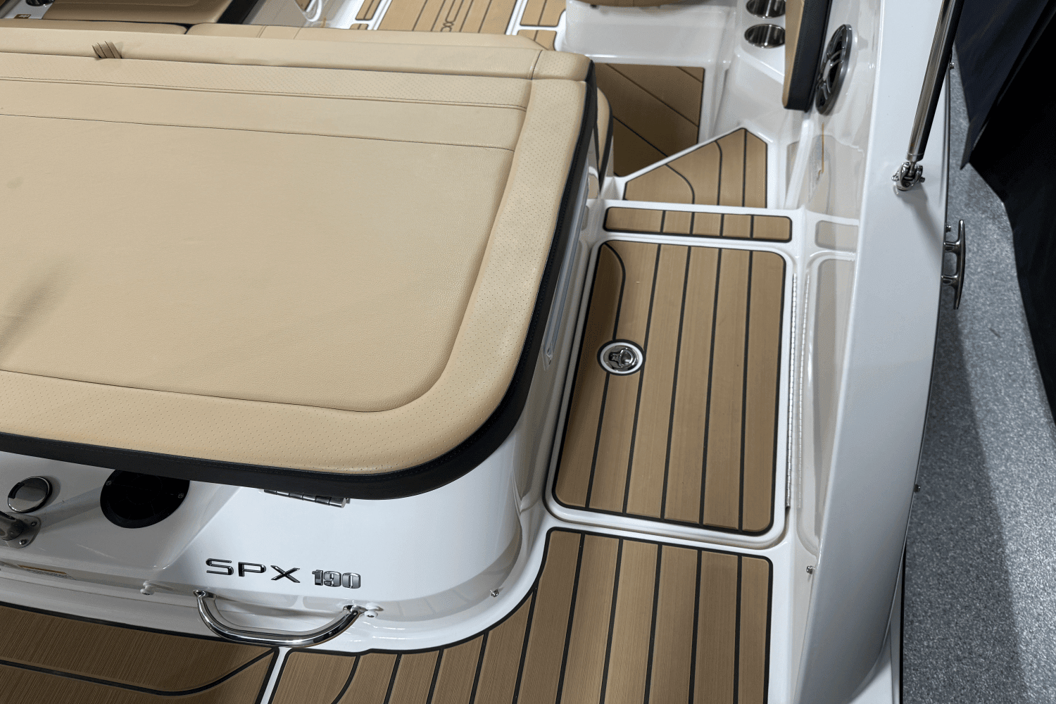 2025 Sea Ray SPX 190 Outboard Image Thumbnail #22
