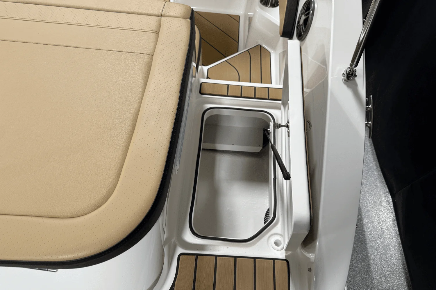 2025 Sea Ray SPX 190 Outboard Image Thumbnail #23