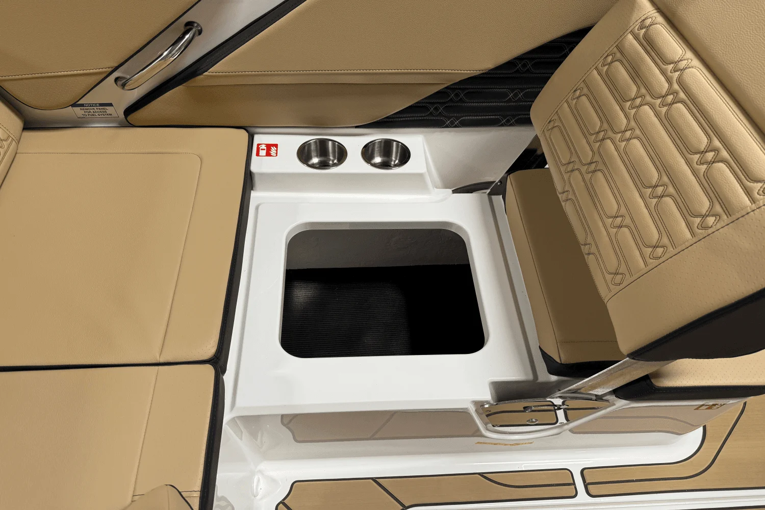 2025 Sea Ray SPX 190 Outboard Image Thumbnail #37