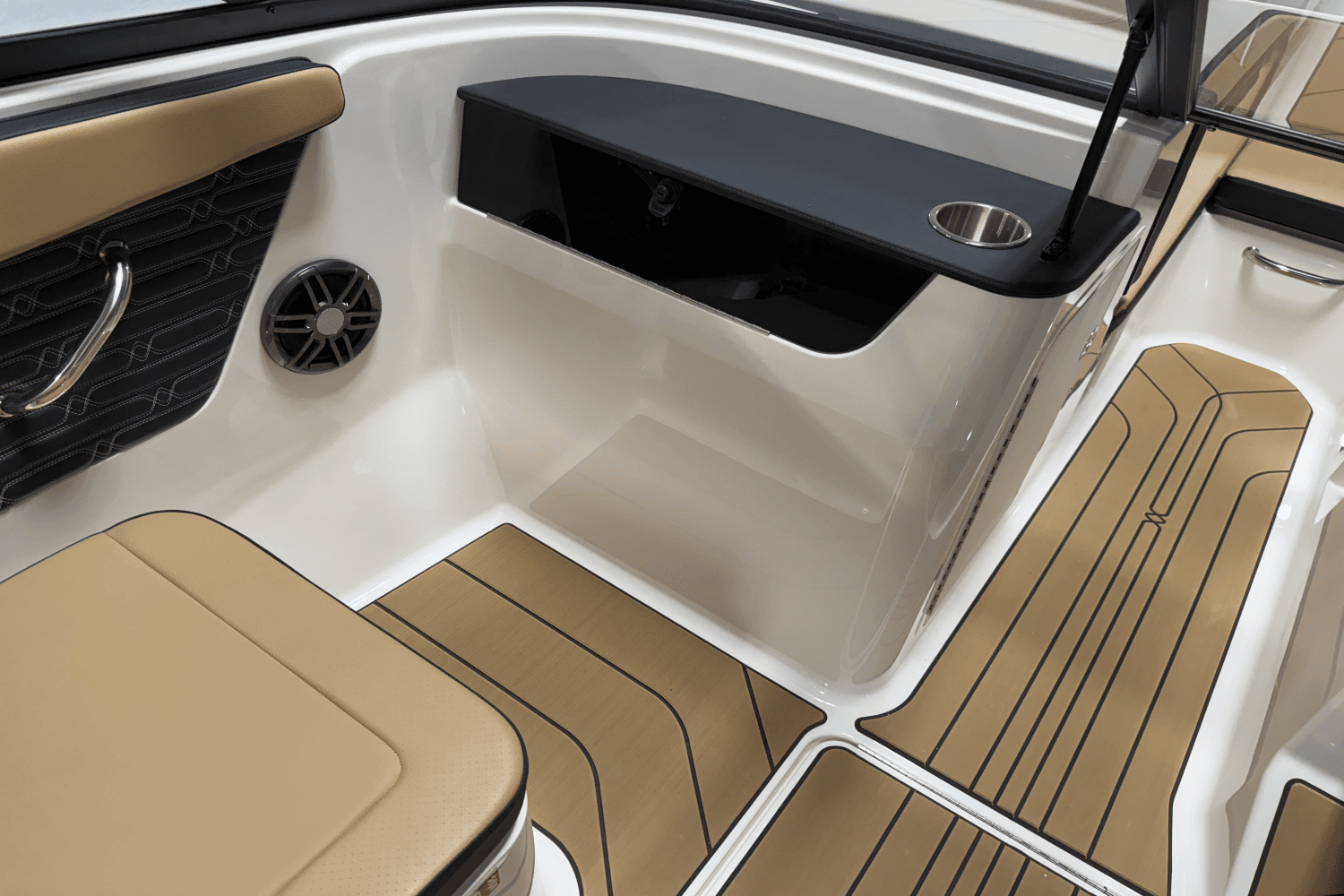 2025 Sea Ray SPX 190 Outboard Image Thumbnail #42