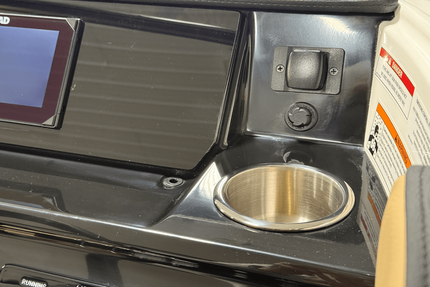 2025 Sea Ray SPX 190 Outboard Image Thumbnail #54