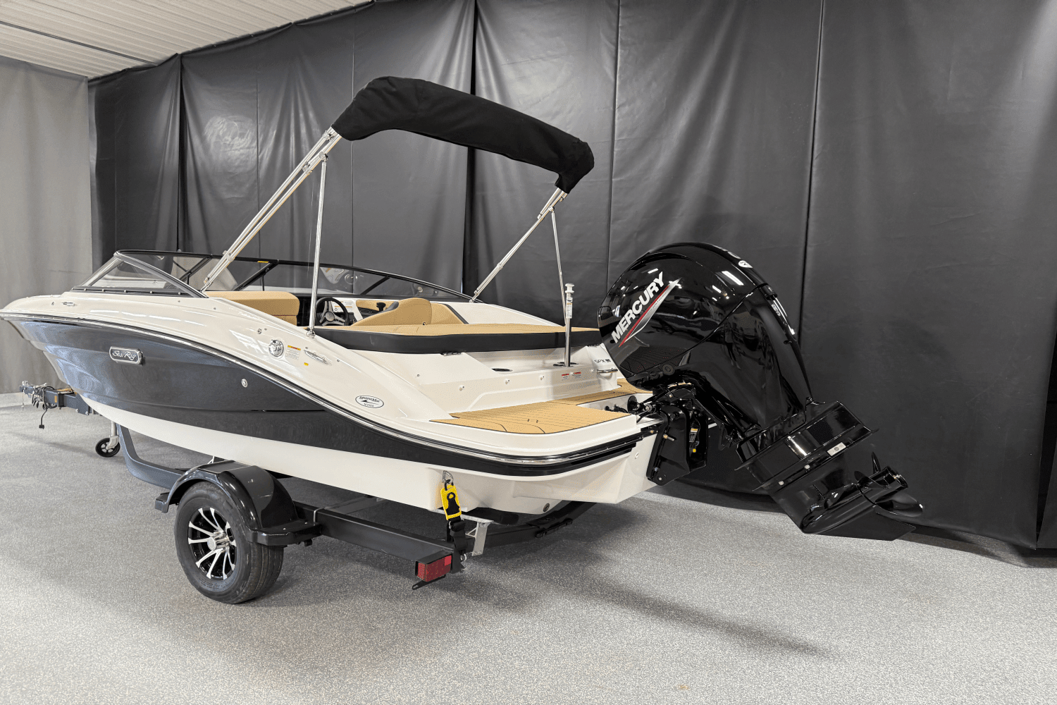 2025 Sea Ray SPX 190 Outboard Image Thumbnail #3